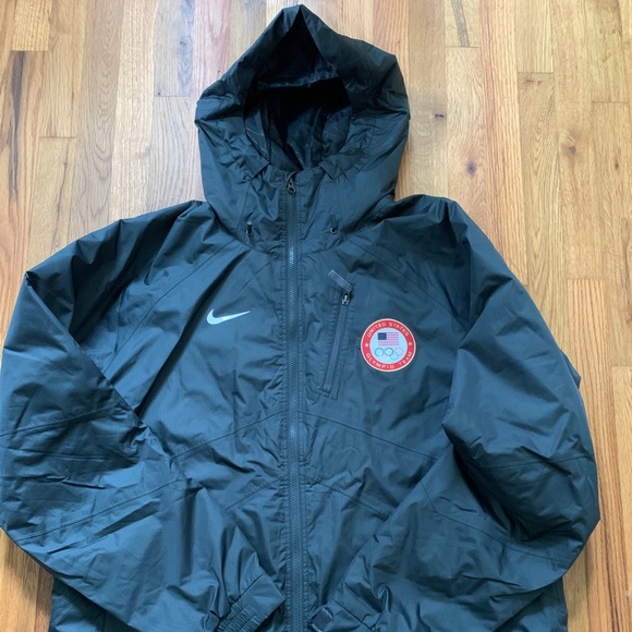 are nike windbreakers waterproof